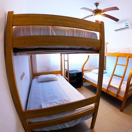 Kiwi Suites HostelMontañita エクステリア 写真