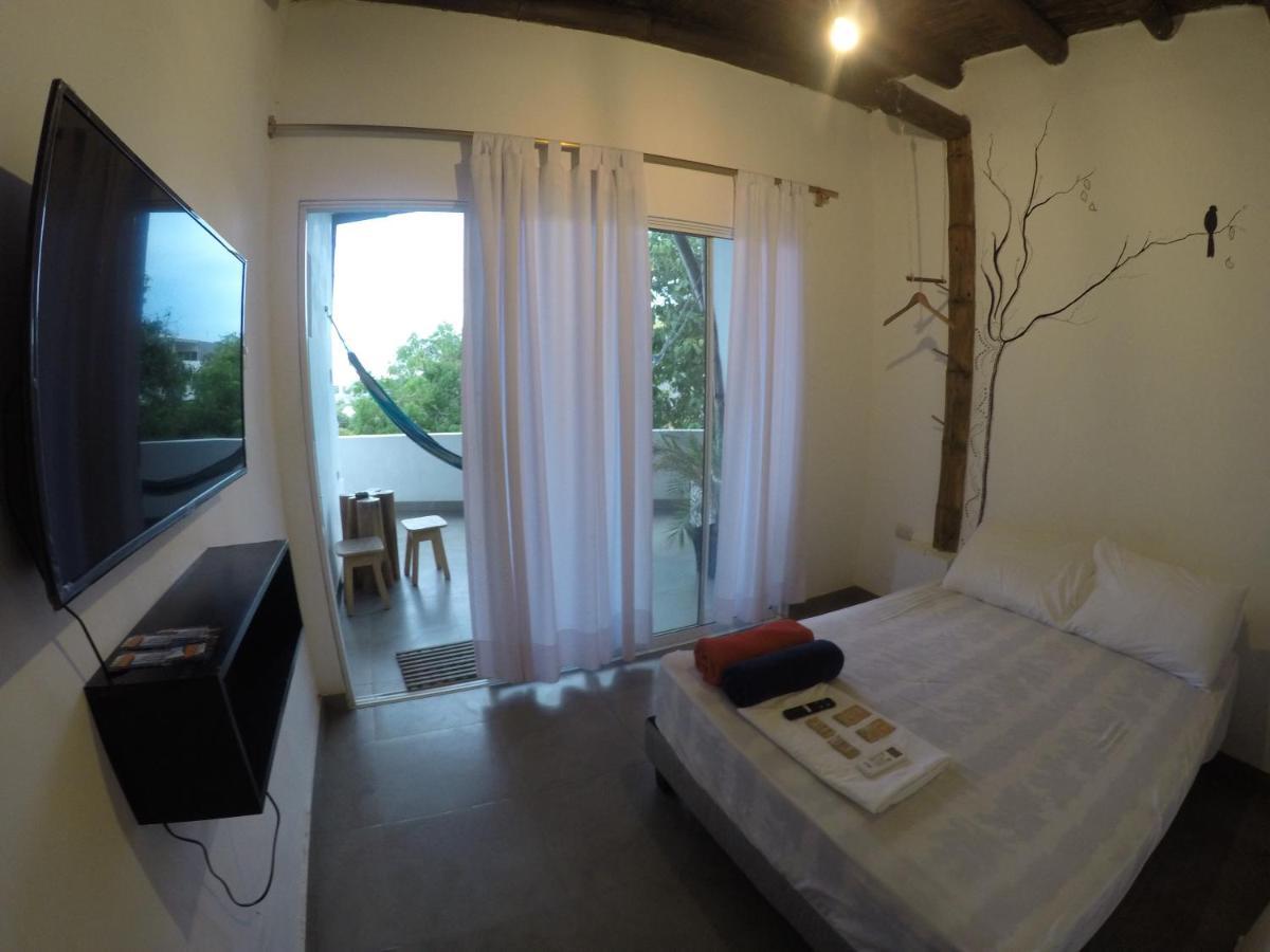 Kiwi Suites HostelMontañita エクステリア 写真