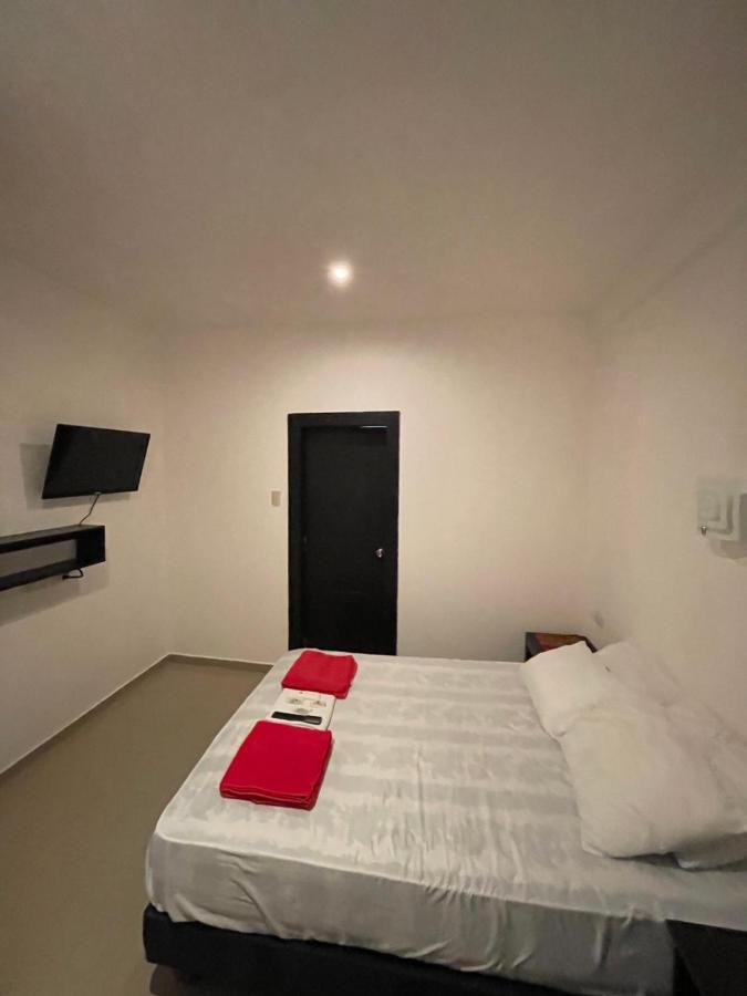 Kiwi Suites HostelMontañita エクステリア 写真
