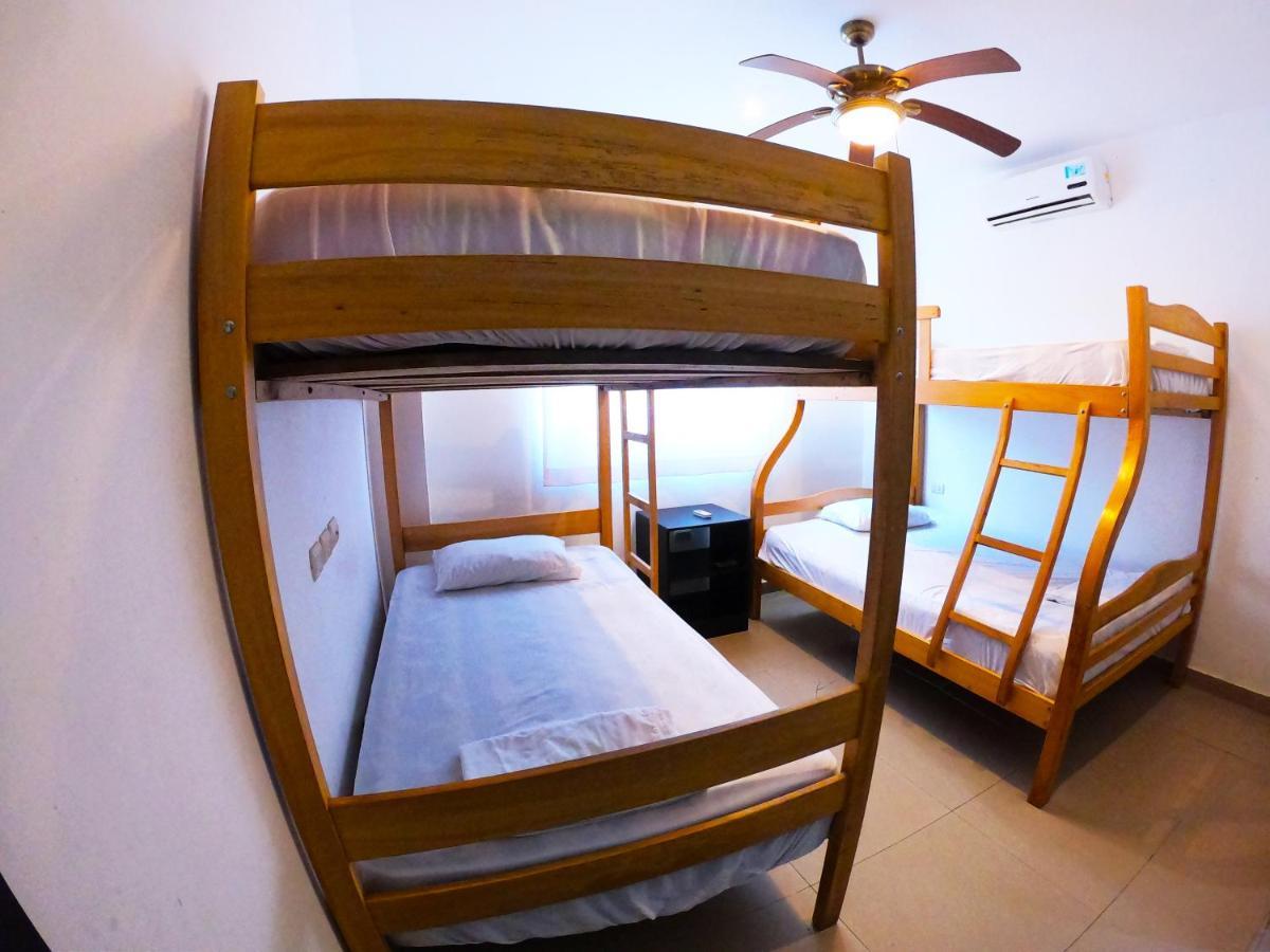 Kiwi Suites HostelMontañita エクステリア 写真
