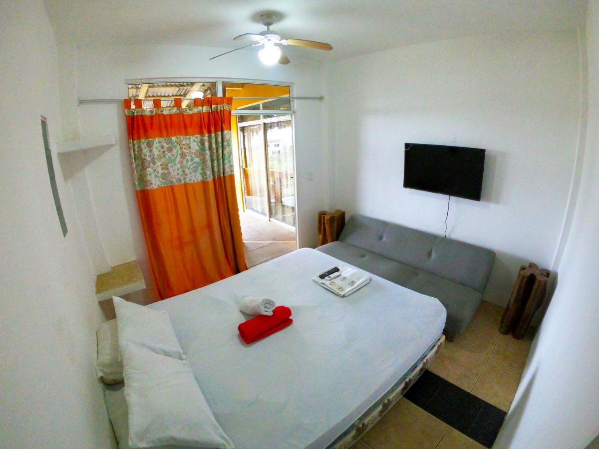 Kiwi Suites HostelMontañita エクステリア 写真