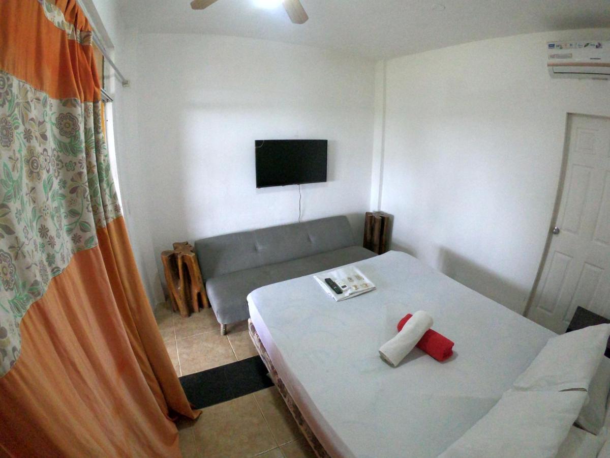Kiwi Suites HostelMontañita エクステリア 写真