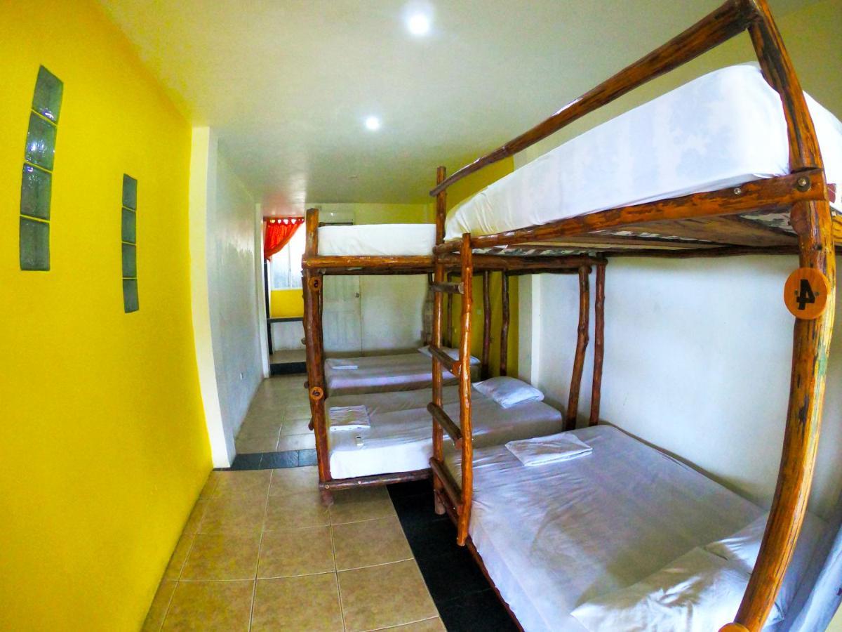 Kiwi Suites HostelMontañita エクステリア 写真