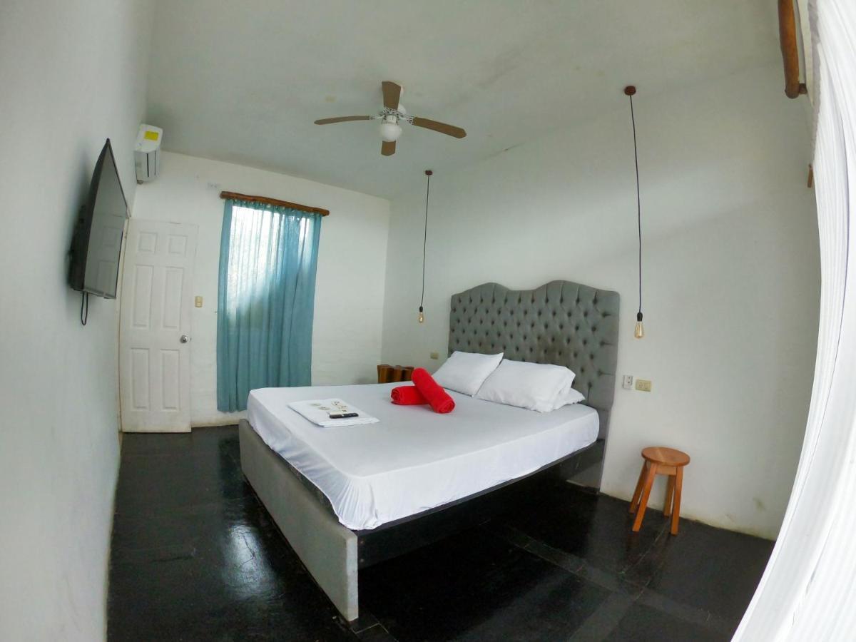 Kiwi Suites HostelMontañita エクステリア 写真