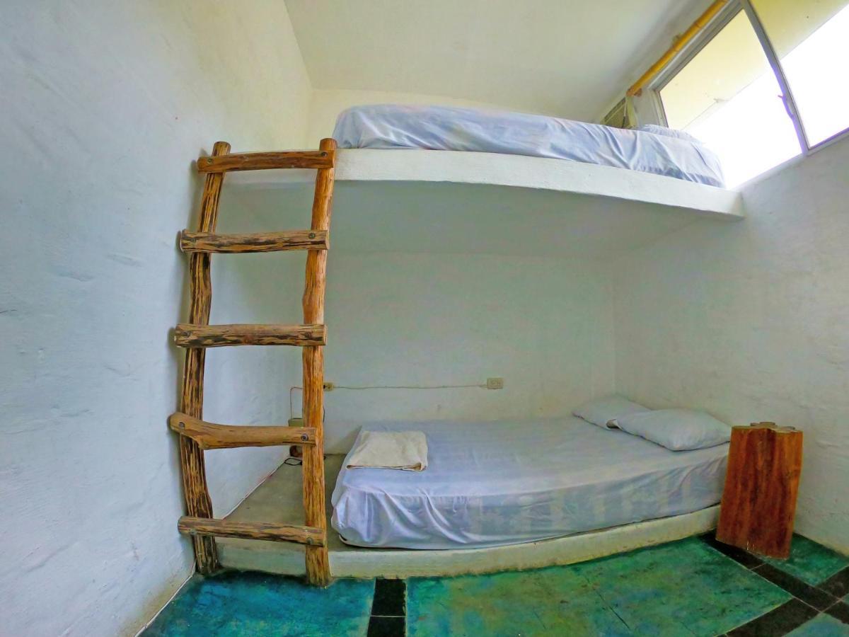 Kiwi Suites HostelMontañita エクステリア 写真