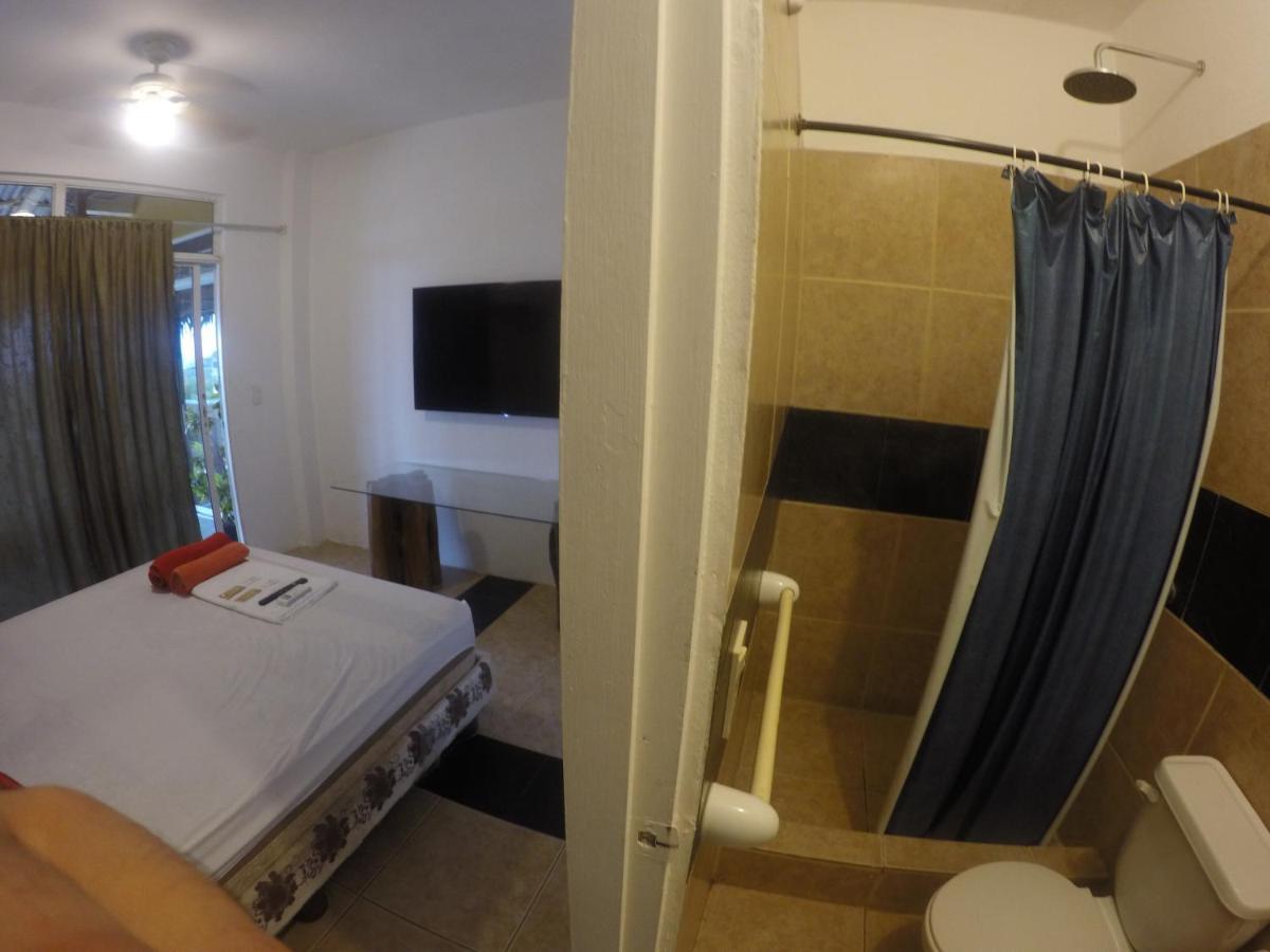 Kiwi Suites HostelMontañita エクステリア 写真