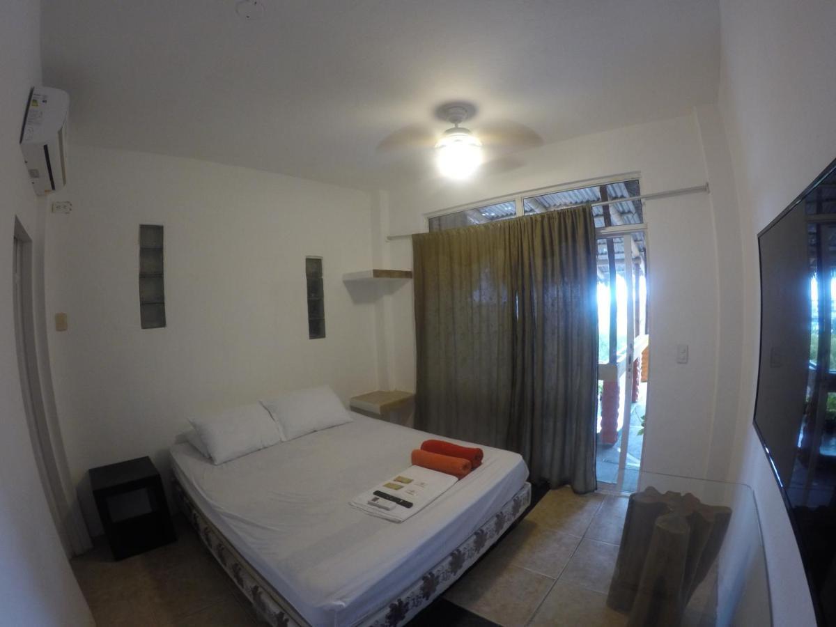 Kiwi Suites HostelMontañita エクステリア 写真