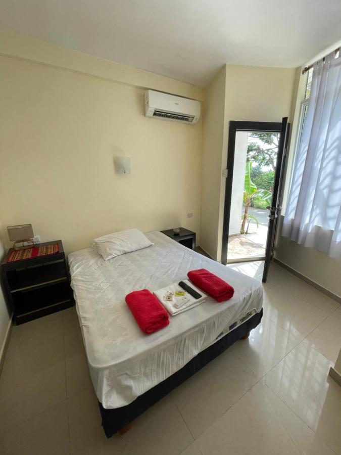 Kiwi Suites HostelMontañita エクステリア 写真