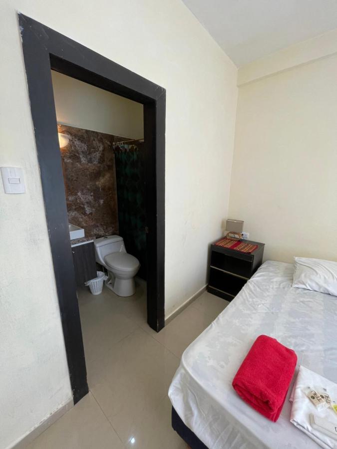 Kiwi Suites HostelMontañita エクステリア 写真