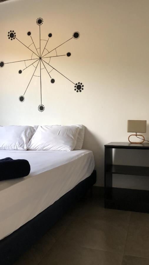 Kiwi Suites HostelMontañita エクステリア 写真