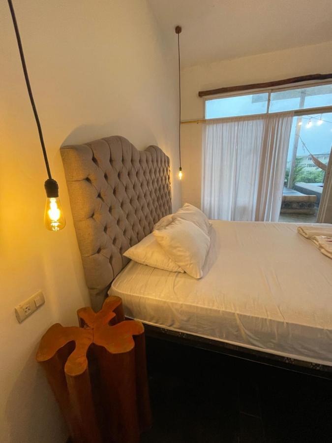 Kiwi Suites HostelMontañita エクステリア 写真