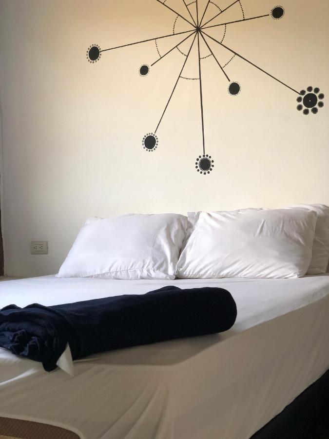 Kiwi Suites HostelMontañita エクステリア 写真