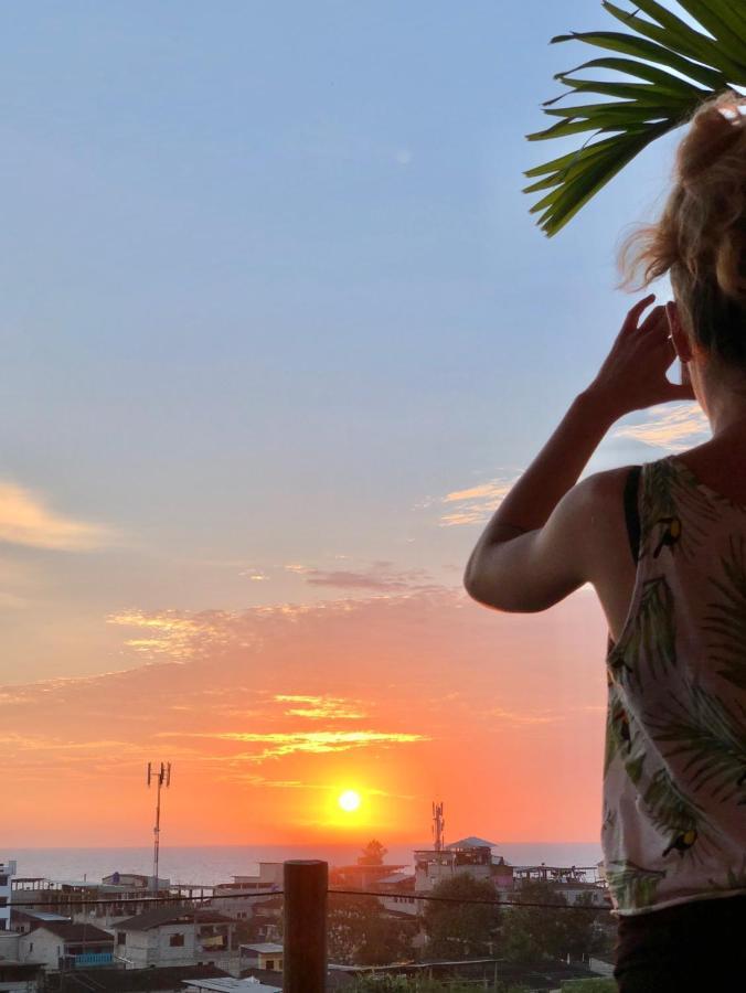 Kiwi Suites HostelMontañita エクステリア 写真
