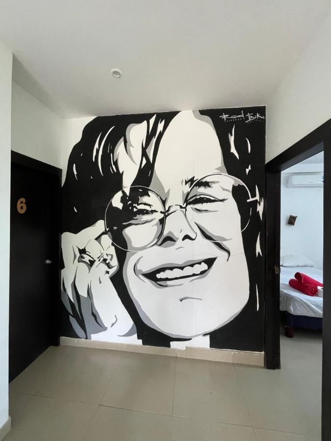Kiwi Suites HostelMontañita エクステリア 写真