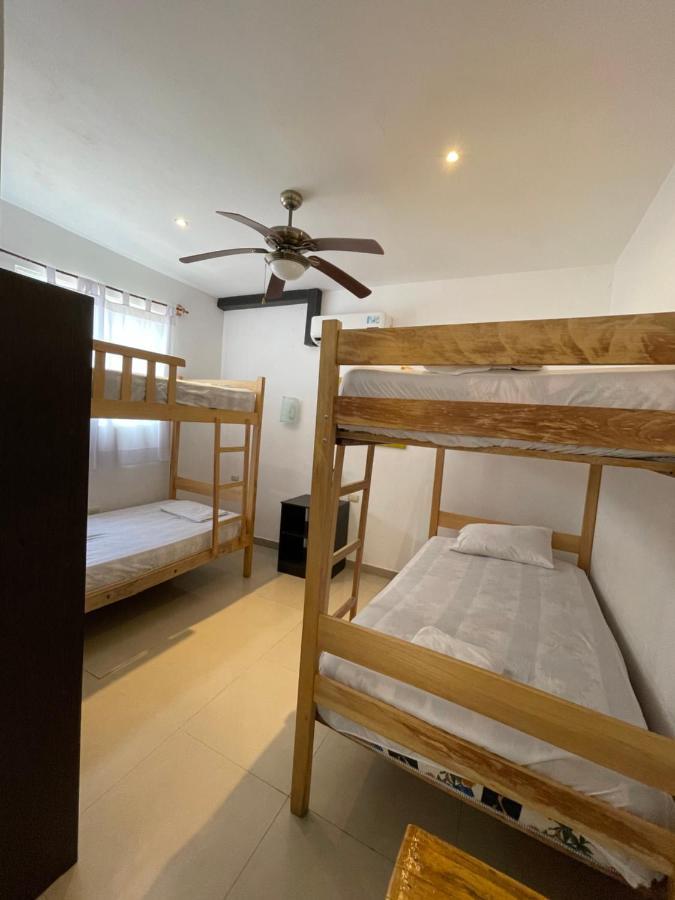 Kiwi Suites HostelMontañita エクステリア 写真